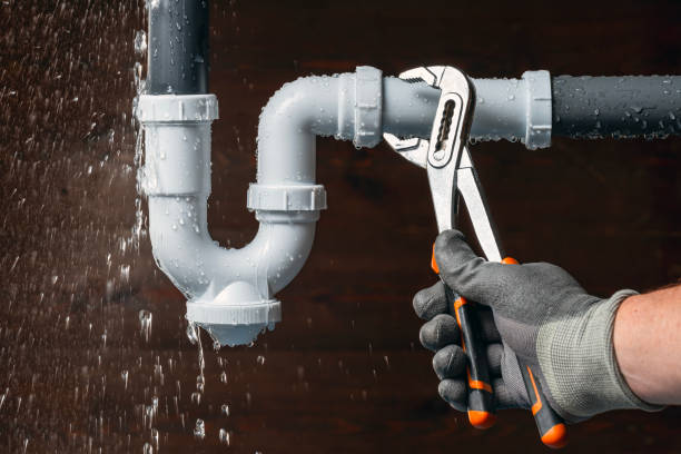 Professional Emergency Plumber technician working in Homestead, FL
